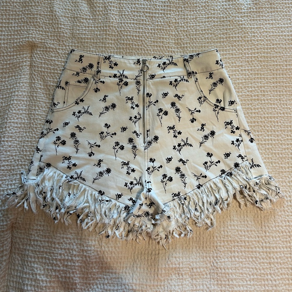 Wild honey // black and white frayed shorts // floral design // size small